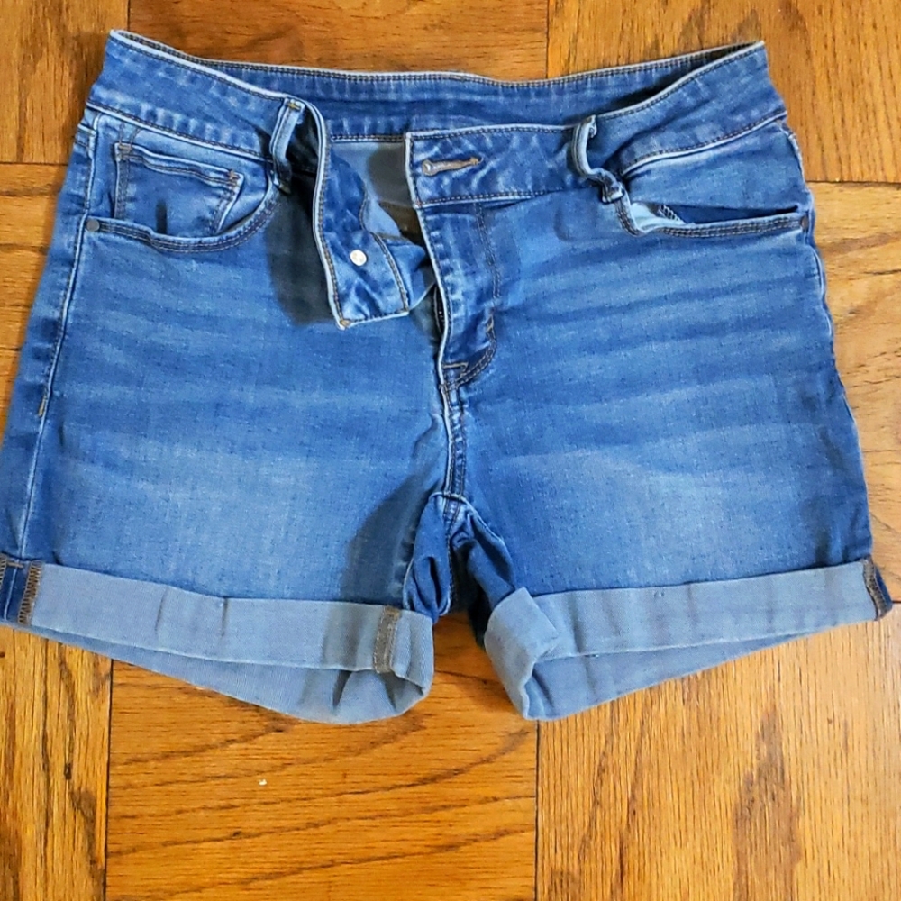 Apt 9 jean shorts.  Size 10.